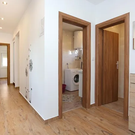 Apartman With Parking Space - 18116 Trogir