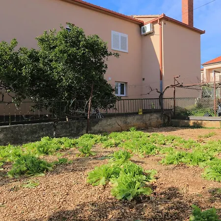 With Parking Space - 18116 Trogir