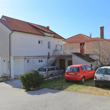 With A Parking Space - 18116 *