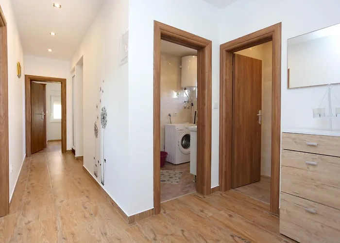 Appartement With Parking Space - 18116 Trogir