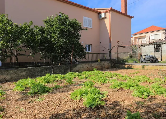 With Parking Space - 18116 Trogir